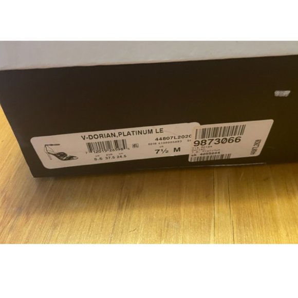 Via Spiga Dorian Strappy Silver Sandals Heels Size 7.5 New - Picture 7 of 8